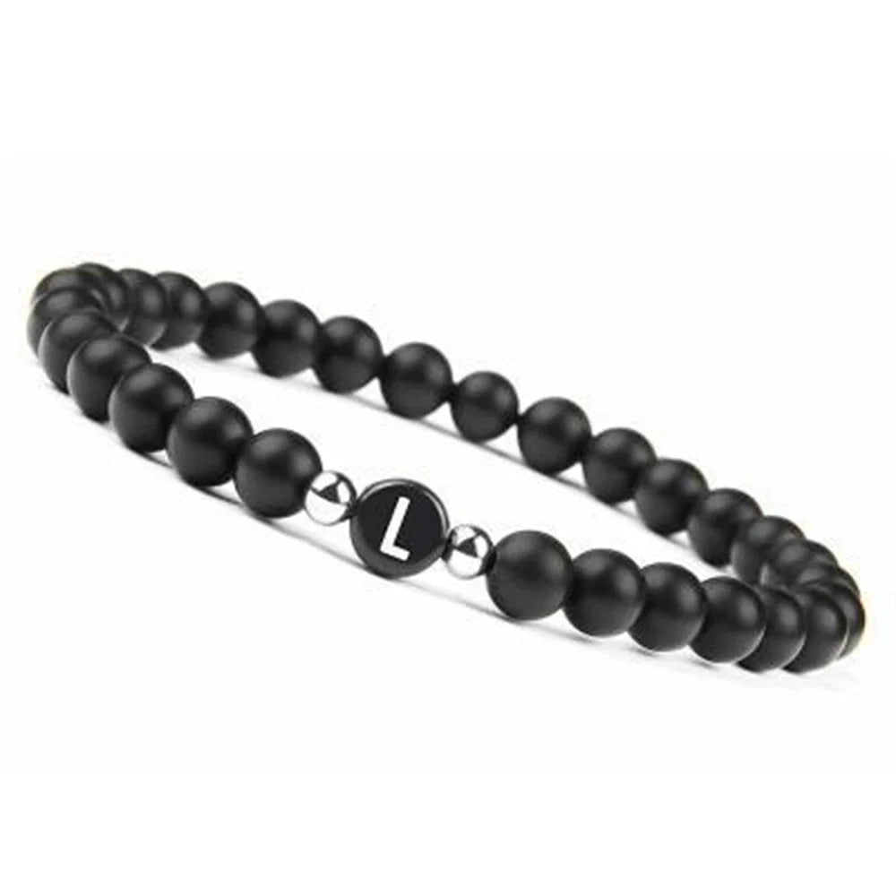 Sort armbånd med initial l