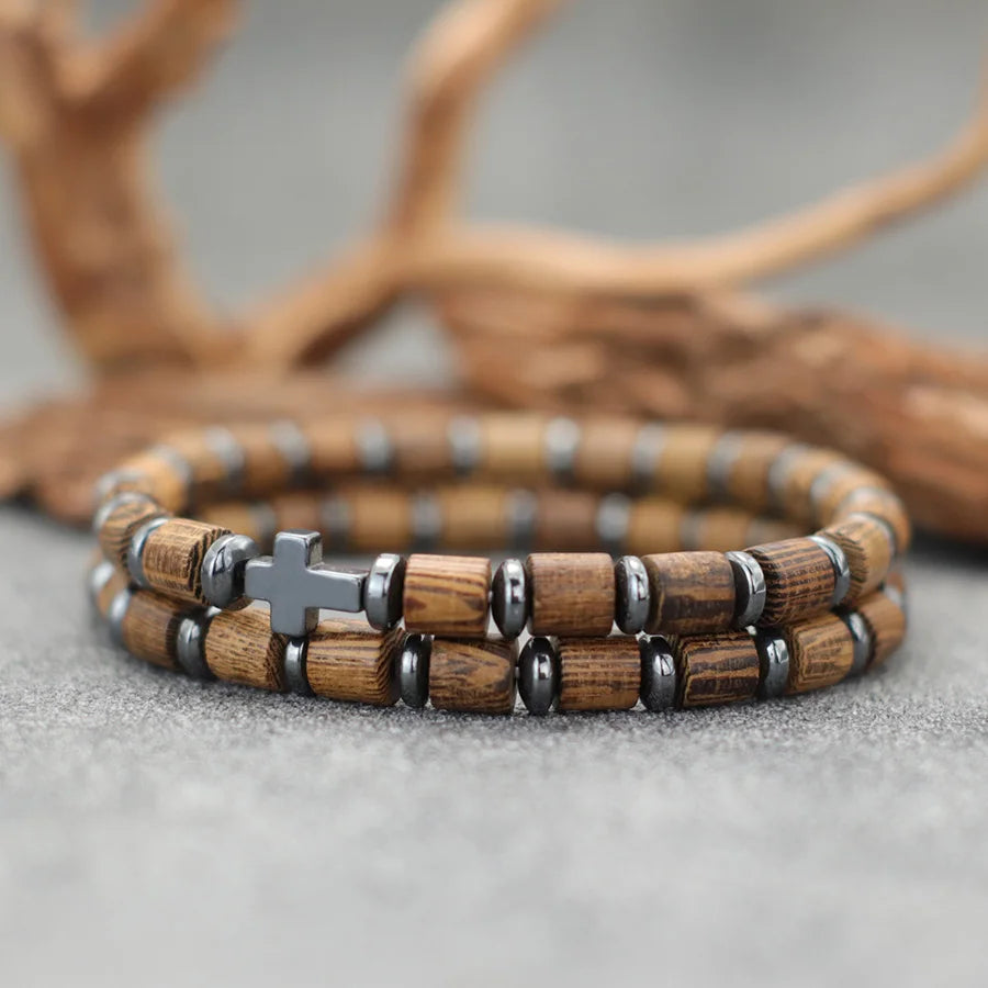 Bracciale con croce e perle effetto legno
