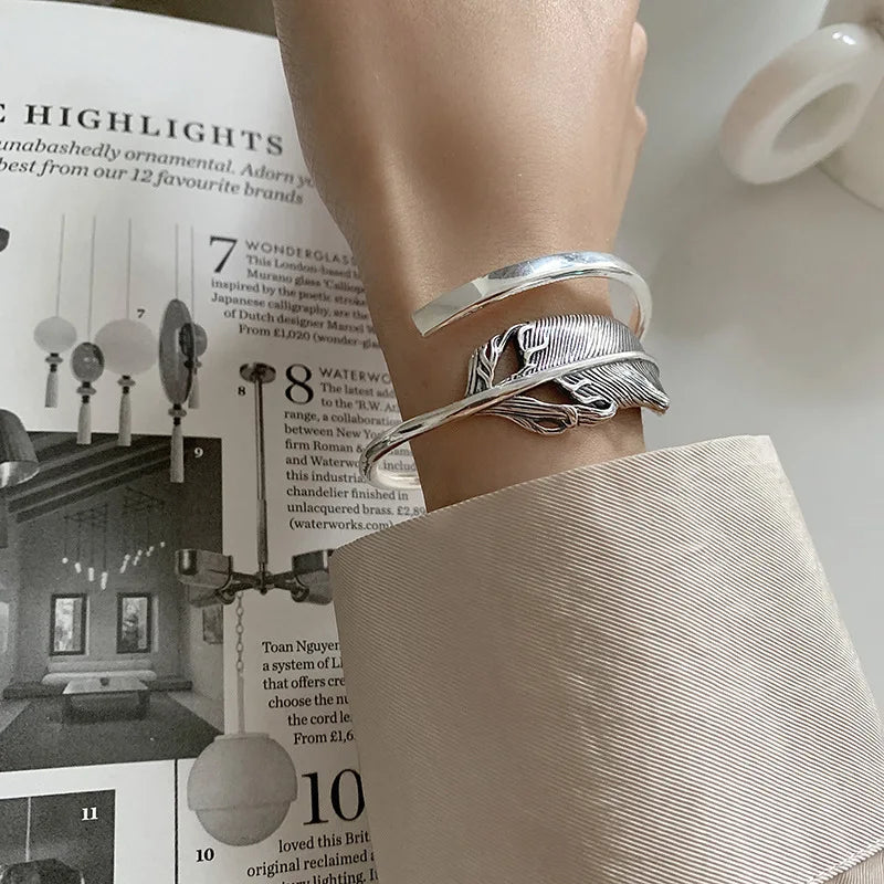 Silbernes Federarmband für Damen