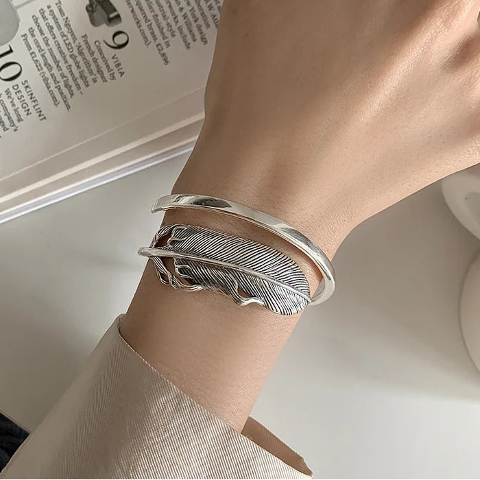 Silbernes Federarmband für Damen
