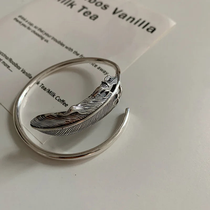 Silbernes Federarmband für Damen