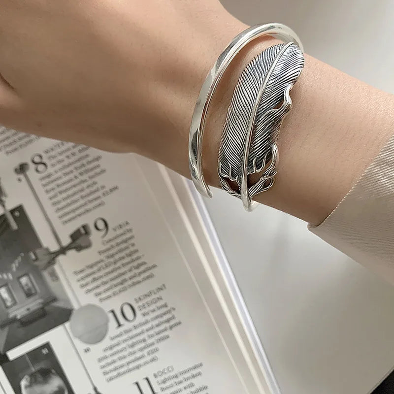 Silbernes Federarmband für Damen