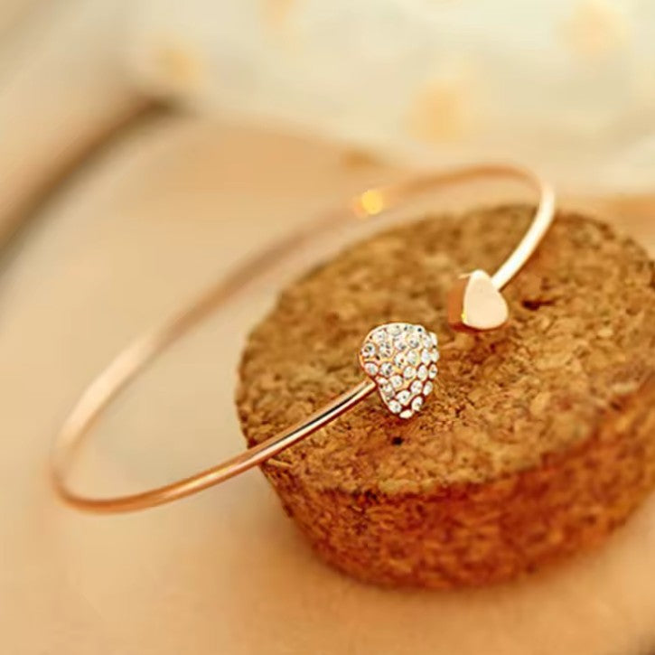 Retro armbånd med hjerte og krystall 