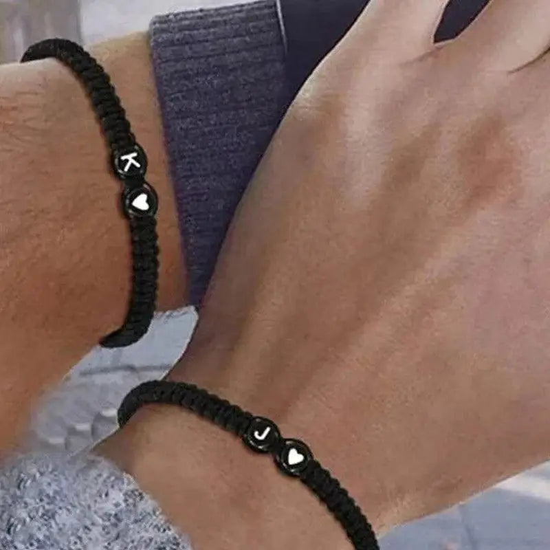 Flettet armbånd med initial j