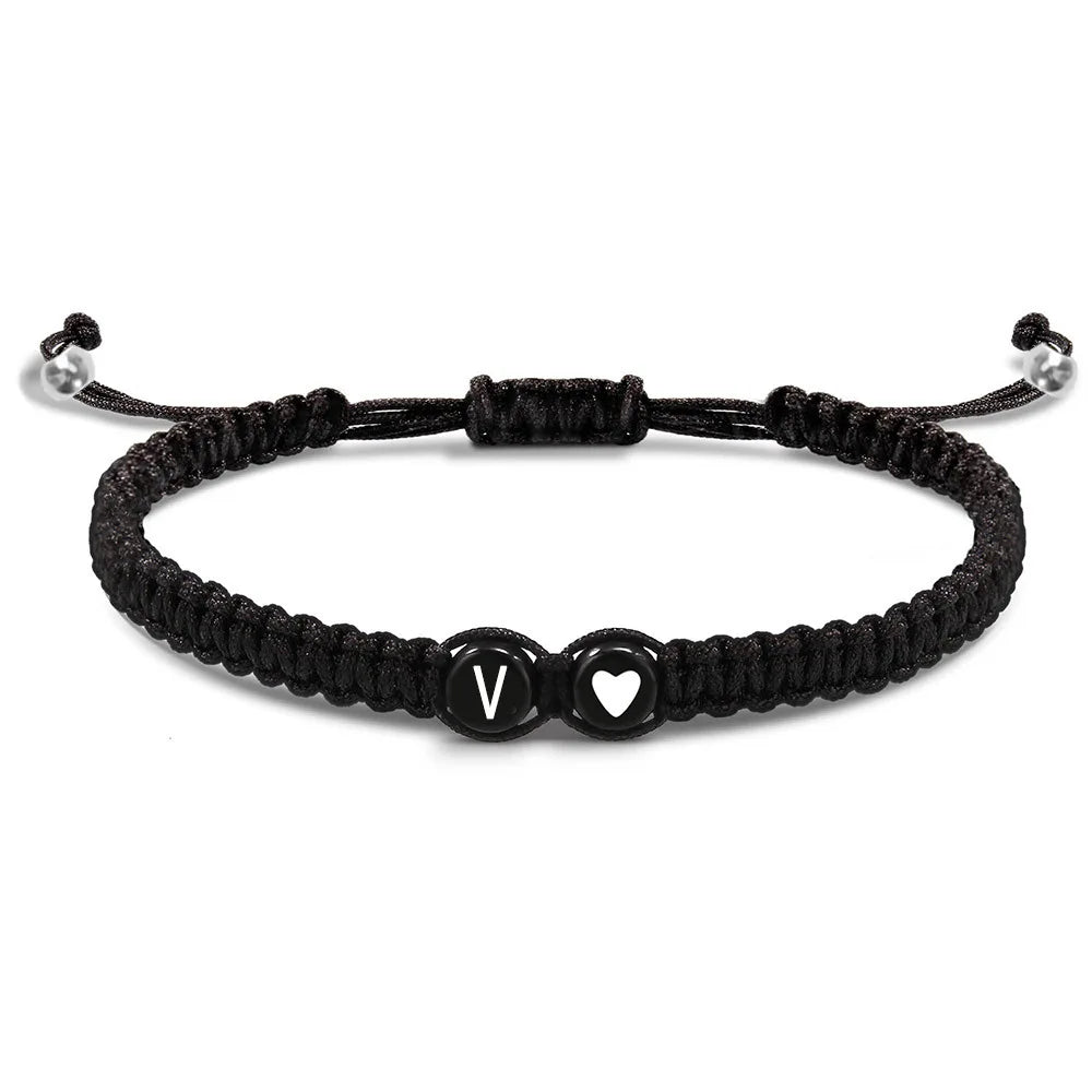 Flettet armbånd med initial v