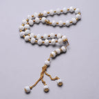 Elegant muslimsk bedekæde - Islamisk Tasbih med 33 hvide og gyldne perler