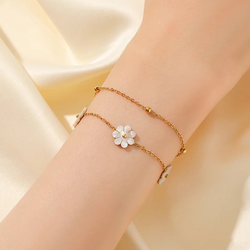 Scatola di 3 gioielli con margherite bianche