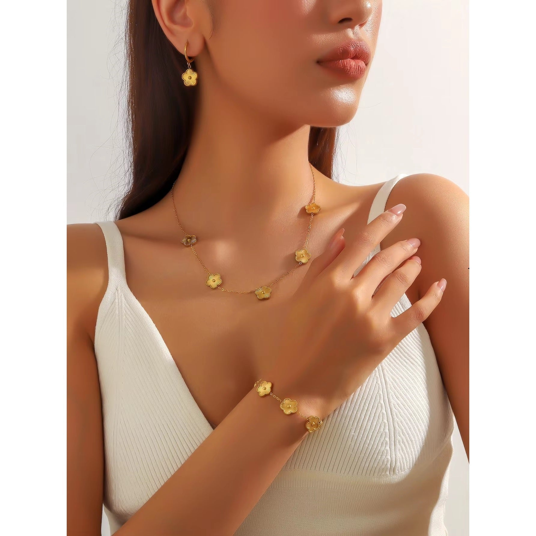 Scatola di 3 gioielli con margherite dorate