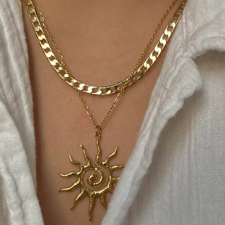 Collier avec Grand Pendentif Soleil