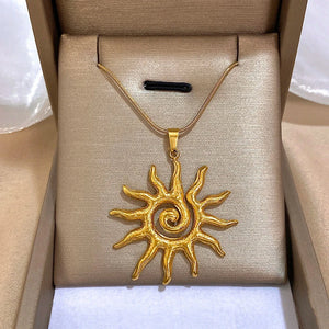 Collier avec Grand Pendentif Soleil