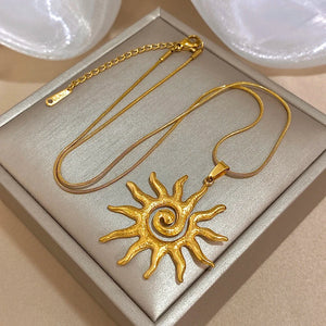 Collier avec Grand Pendentif Soleil