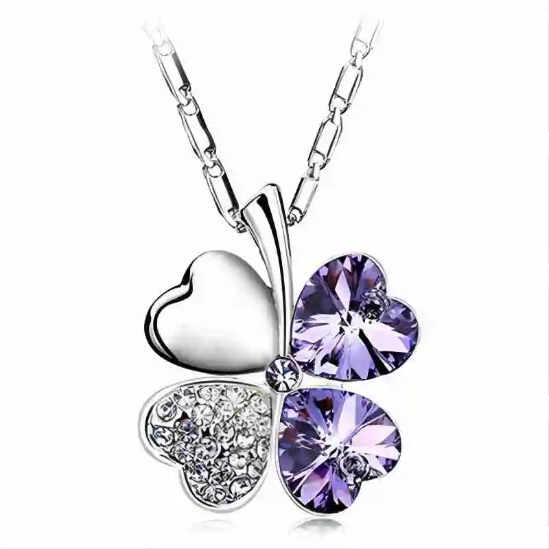 Collier avec grand pendentif trèfle à quatre coeurs en cristaux colorés violet