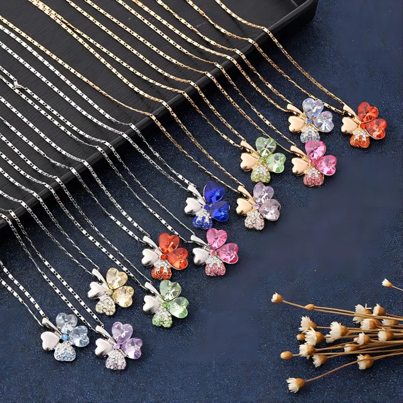 Collier avec grand pendentif trèfle à quatre coeurs en cristaux colorés