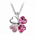 Collier avec grand pendentif trèfle à quatre coeurs en cristaux colorés rose