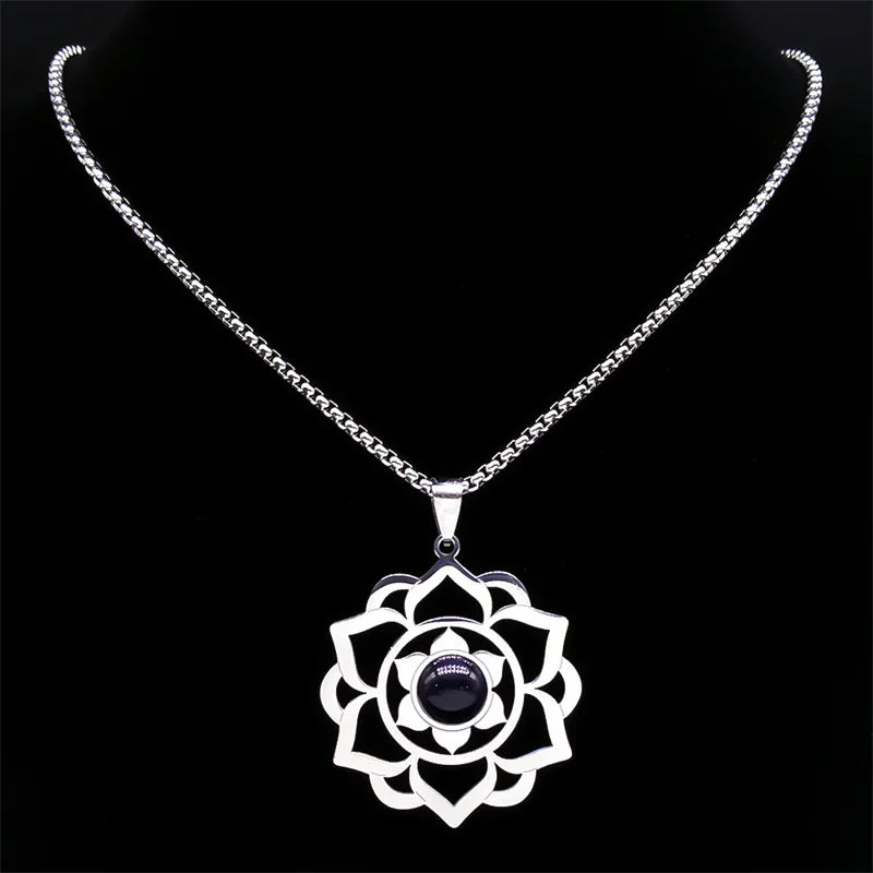 Collier avec Joli Pendentif Fleur de Lotus 