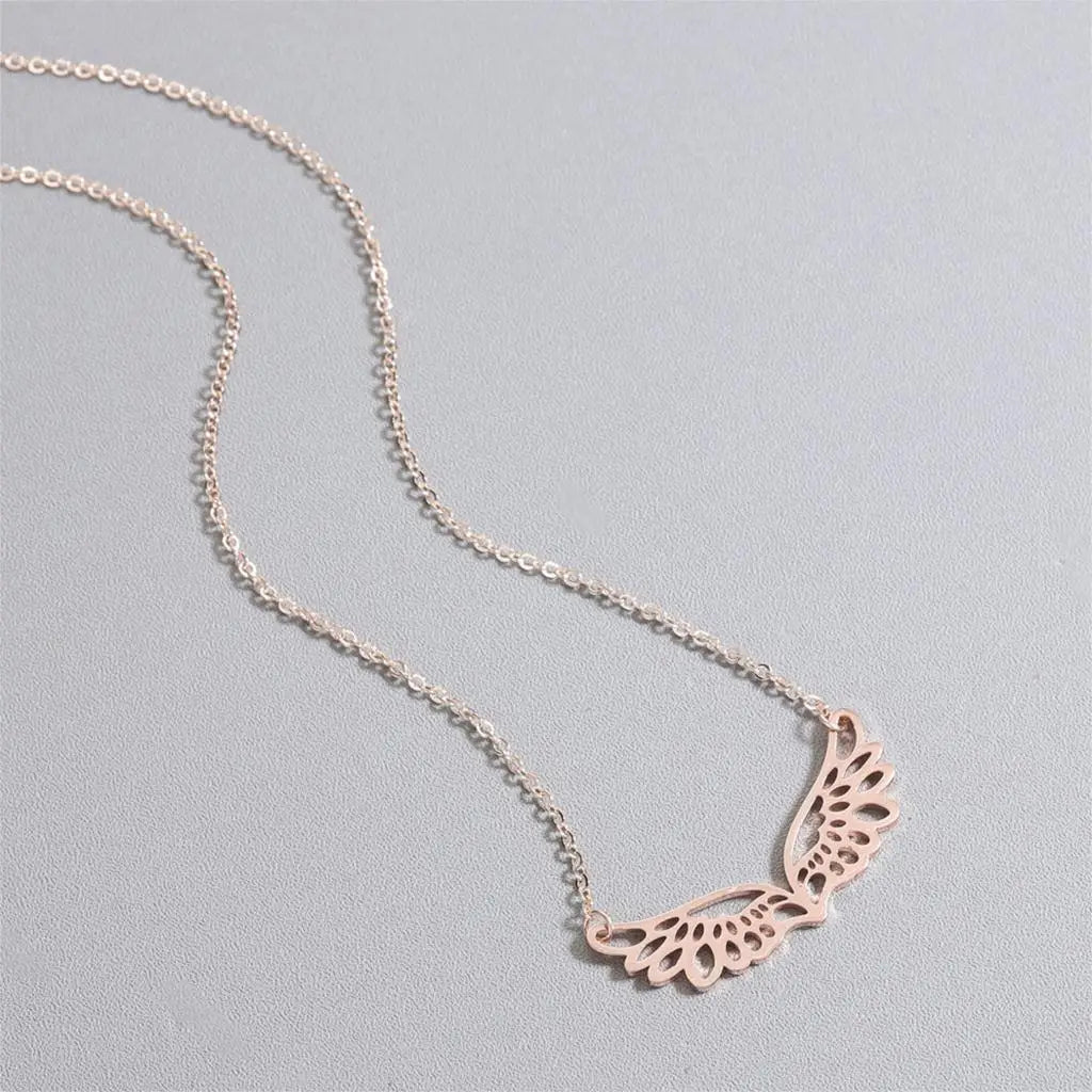 Collier avec large pendentif ailes d'ange or rose