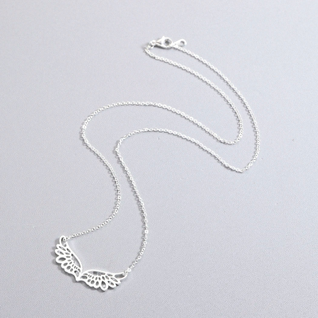 Collier avec large pendentif ailes d'ange argent