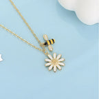 Collana con ciondolo ape e fiore di margherita