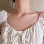 Collana con ciondolo ape e fiore di margherita