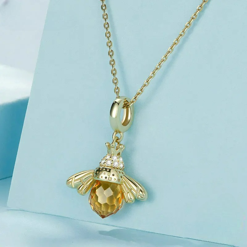 Collier avec pendentif abeille femme or