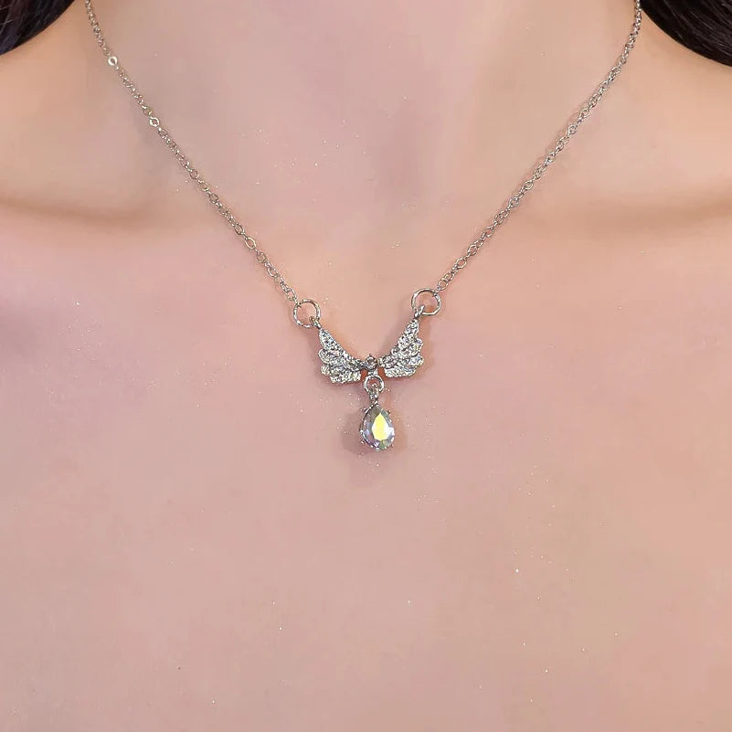 Collier avec pendentif ailes d'ange