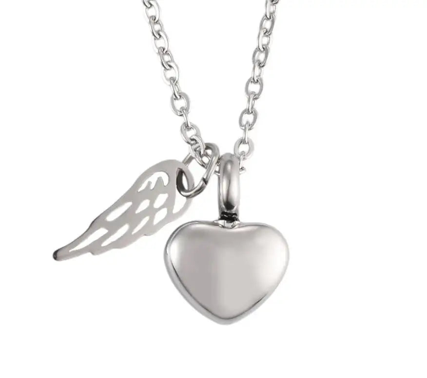 Collier d'urne avec pendentif ailes d'ange et coeur argent