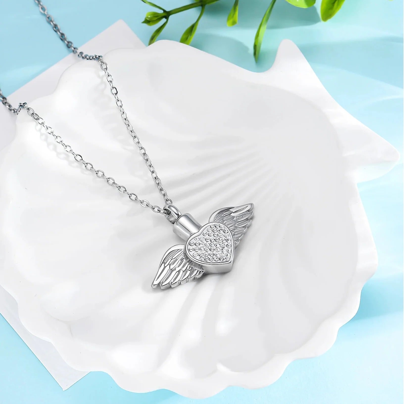 Collier d'urne avec pendentif ailes d'ange