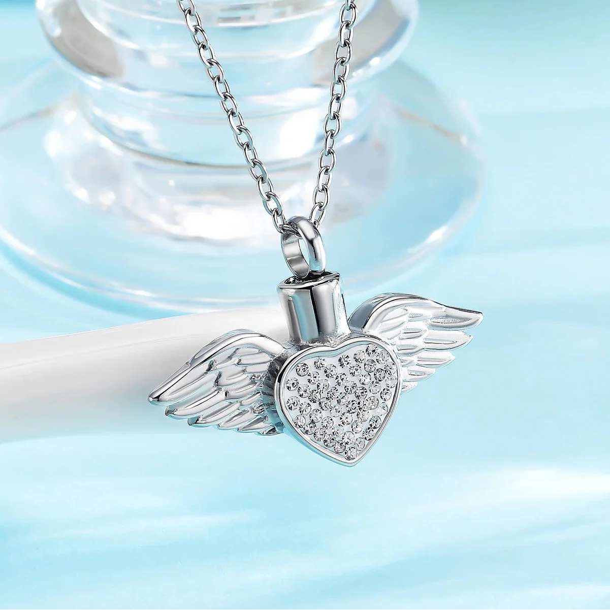 Collier d'urne avec pendentif ailes d'ange