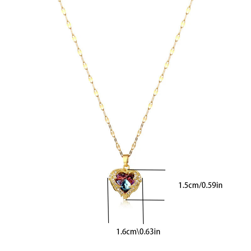 Collier avec pendentif coeur cristal
