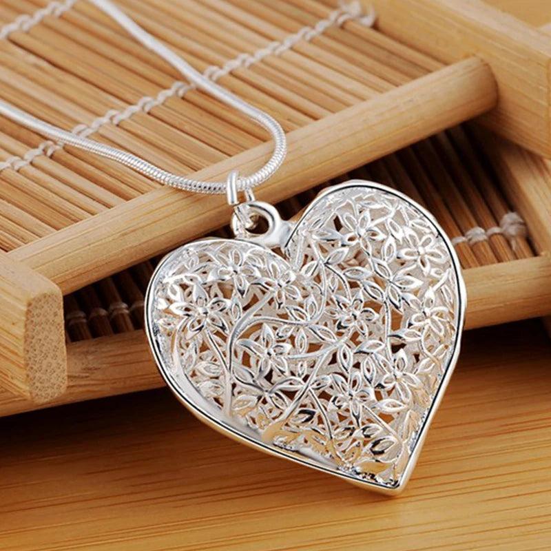 Necklace with heart pendant and foliage