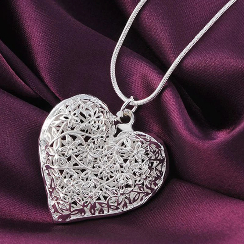 Necklace with heart pendant and foliage