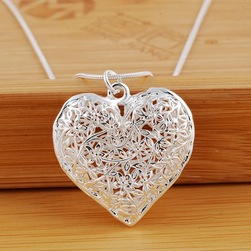Necklace with heart pendant and foliage