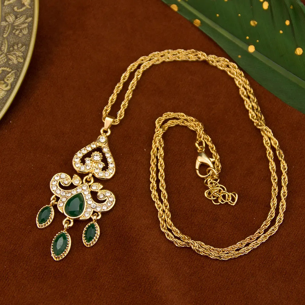 Halsband med traditionellt arabiskt färgat grönt hänge