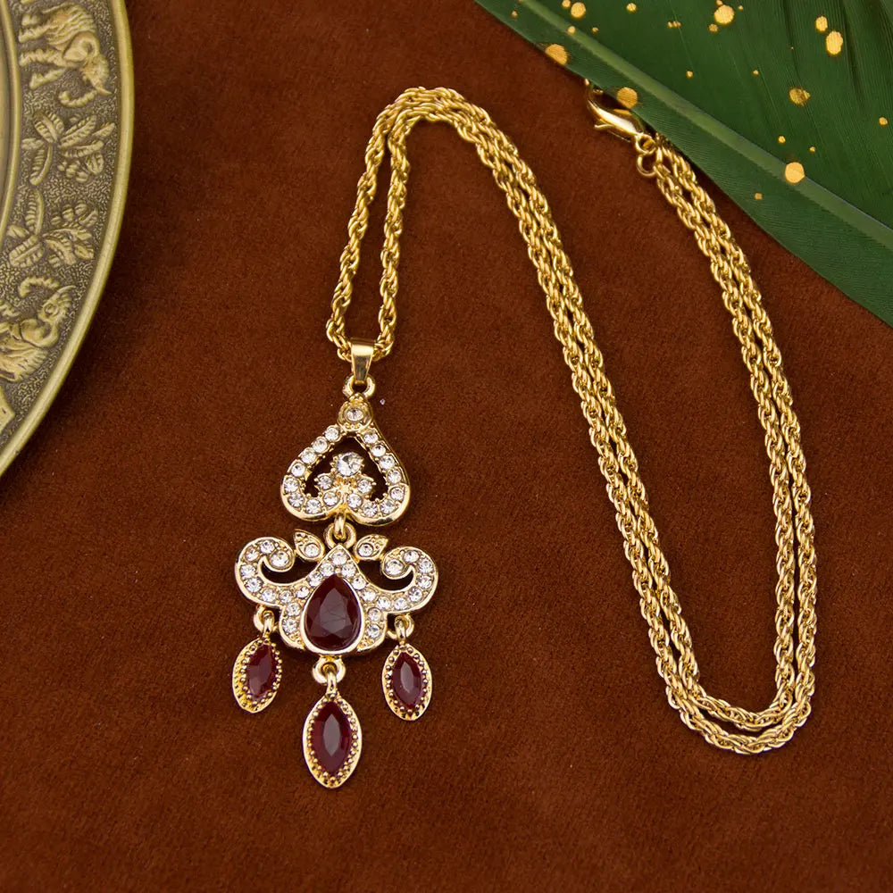 Halsband med traditionellt arabiskt färgat rött hänge