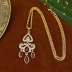 Halsband med traditionellt arabiskt färgat rött hänge