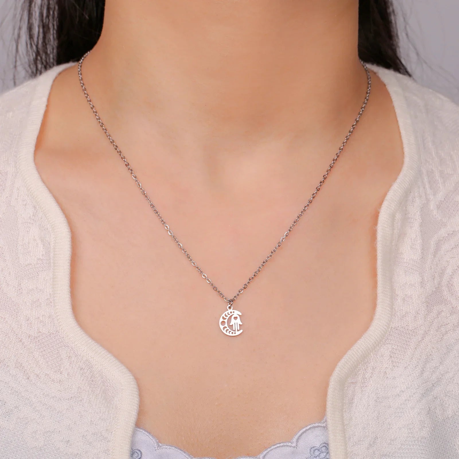 Ketting met islamitische hanger halve maan en Arabische Fatma-hand in zilver