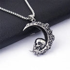 Collier avec Pendentif Croissant de Lune et Tête de Mort