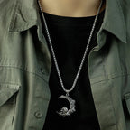 Collier avec Pendentif Croissant de Lune et Tête de Mort