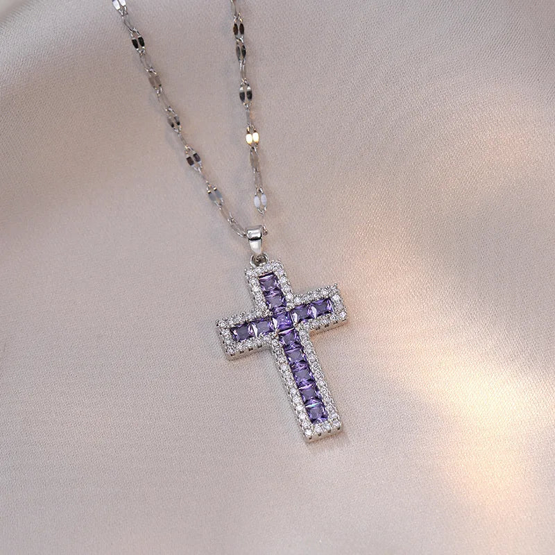 Collier avec Pendentif Croix Chrétienne en Zircon D
