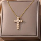 Collier avec pendentif croix cristaux or