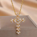 Collier avec pendentif croix cristaux or