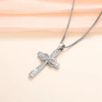 Collier avec pendentif croix et signe infini entrelacés