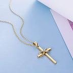 Collier avec pendentif croix infini orné de cristaux