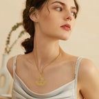Collier avec pendentif de l'étoile de David et fleur de lis symbolique juive or