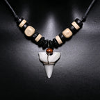 Collier avec Pendentif Dent de Requin
