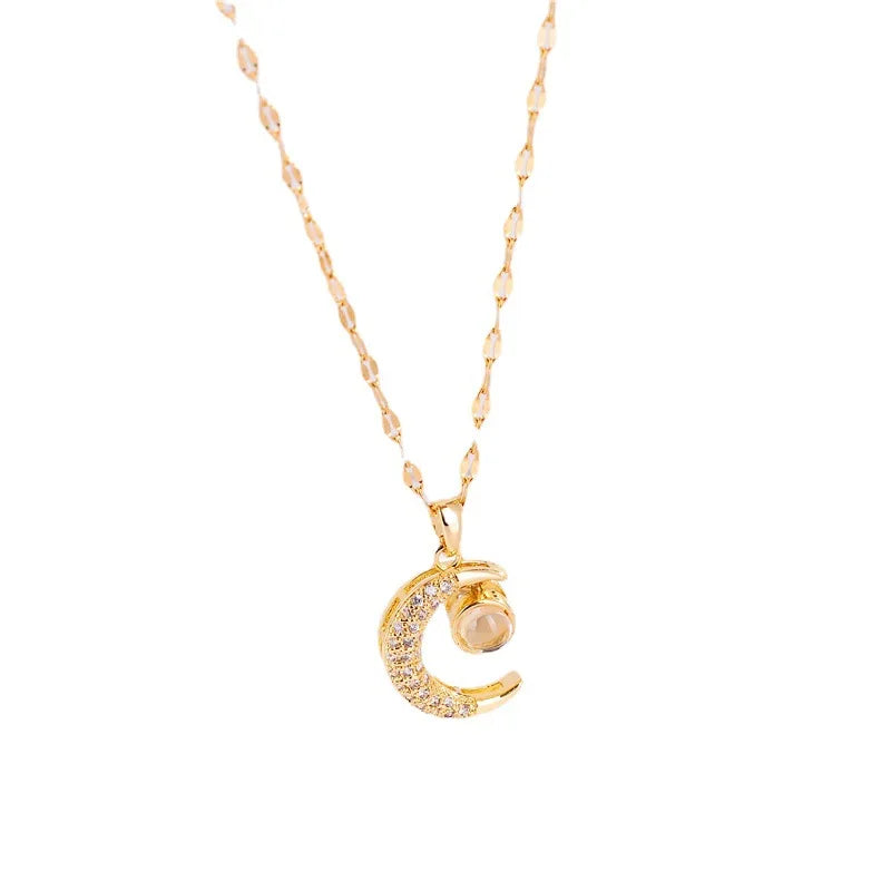Ketting met hanger "hemelse eclips" halve maan en strass