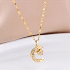 Ketting met hanger "hemelse eclips" halve maan en strass