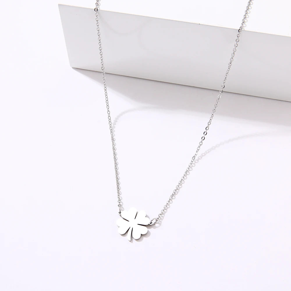 Collier avec Pendentif en Feuille de Trèfle Porte Bonheur argent