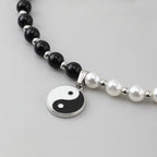 Collier avec Pendentif en Perles Yin Yang Noir et Blanc