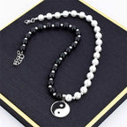 Collier avec Pendentif en Perles Yin Yang Noir et Blanc